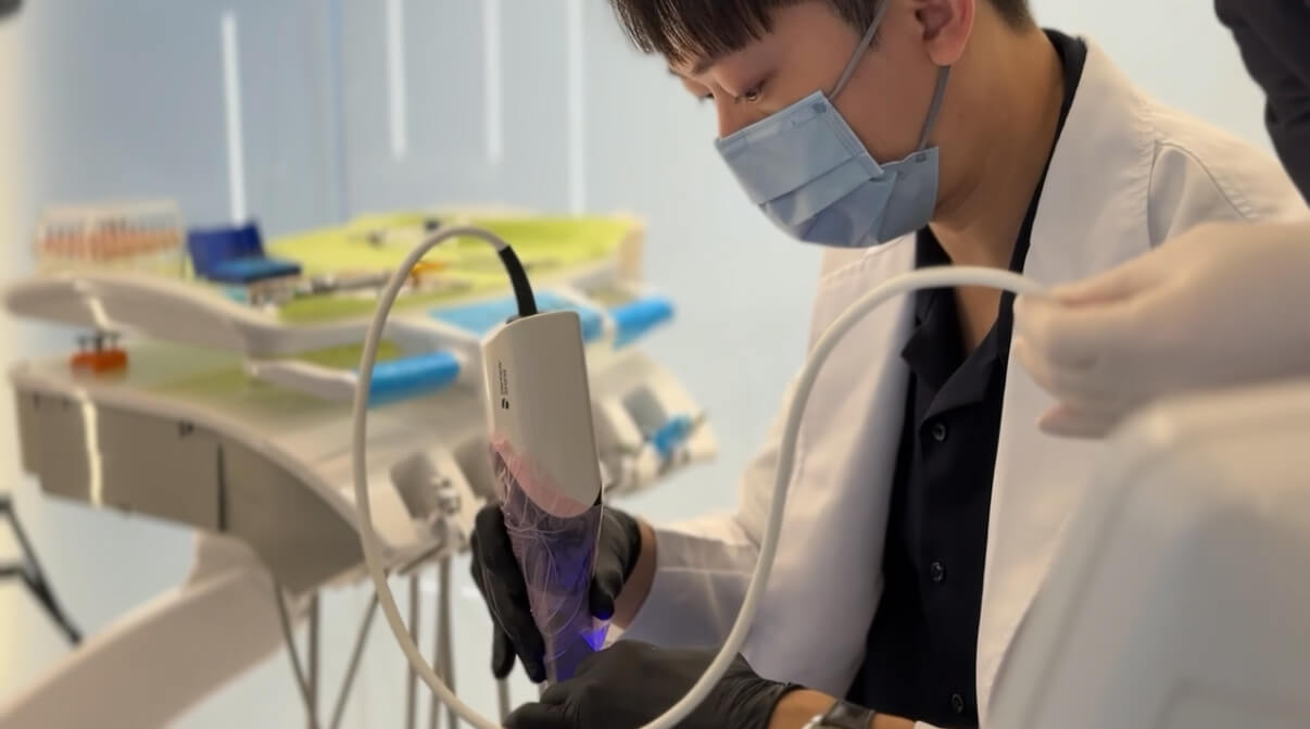 牙齒泛黃又修修補補，看起來總是髒髒的？原來這招才是解法